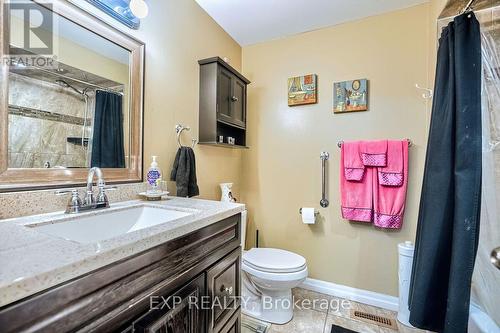 3499 Ellengale Drive, Mississauga, ON - Indoor Photo Showing Bathroom