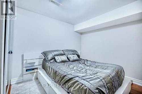 3499 Ellengale Drive, Mississauga, ON - Indoor Photo Showing Bedroom