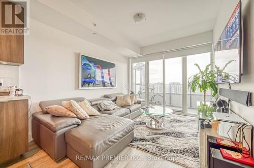 2712 - 30 Shore Breeze Drive, Toronto, ON - Indoor Photo Showing Living Room