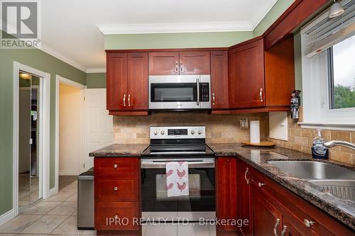 23 Ferndale Crescent, Brampton, ON - Indoor Photo Showing Kitchen