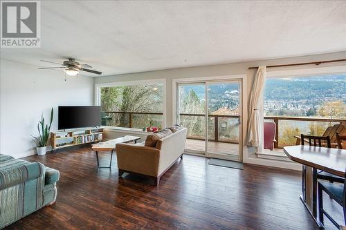 628 Johnstone Road, Nelson, BC - Indoor Photo Showing Living Room