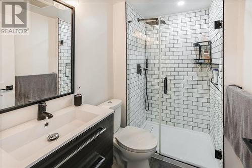 628 Johnstone Road, Nelson, BC - Indoor Photo Showing Bathroom