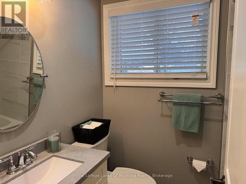 105 Wellington Street S, Gravenhurst (Muskoka (S)), ON - Indoor Photo Showing Bathroom