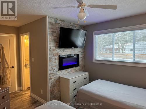 105 Wellington Street S, Gravenhurst (Muskoka (S)), ON - Indoor Photo Showing Bedroom