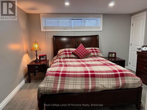 105 Wellington Street S, Gravenhurst (Muskoka (S)), ON - Indoor Photo Showing Bedroom