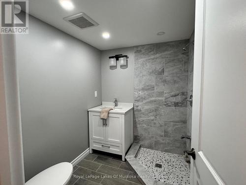 105 Wellington Street S, Gravenhurst (Muskoka (S)), ON - Indoor Photo Showing Bathroom