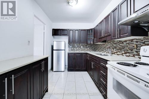 309 - 10 Edgecliff Golfway, Toronto, ON - Indoor Photo Showing Kitchen