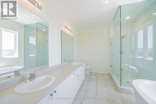 1211 Plymouth Drive, Oshawa, ON - Indoor Photo Showing Bathroom