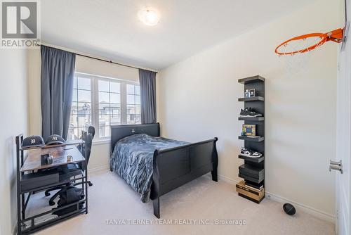 1211 Plymouth Drive, Oshawa, ON - Indoor Photo Showing Bedroom