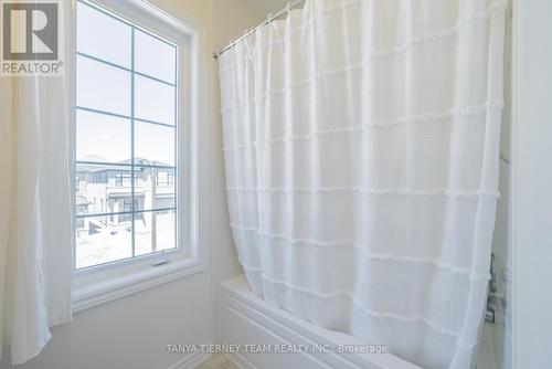 1211 Plymouth Drive, Oshawa, ON - Indoor Photo Showing Bathroom