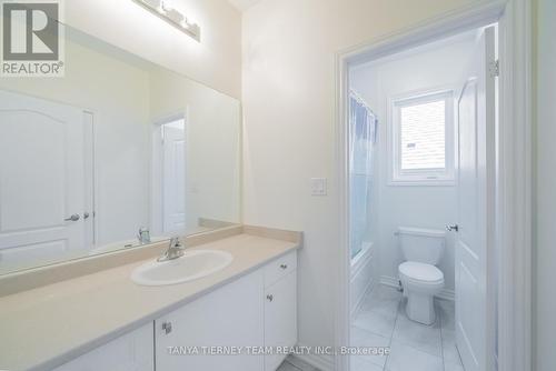 1211 Plymouth Drive, Oshawa, ON - Indoor Photo Showing Bathroom