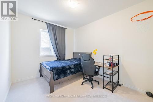 1211 Plymouth Drive, Oshawa, ON - Indoor Photo Showing Bedroom