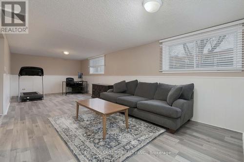 430 Paddington Crescent, Oshawa, ON - Indoor Photo Showing Living Room