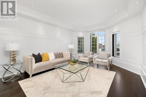 69 Glenforest Drive, Vaughan, ON - Indoor Photo Showing Living Room