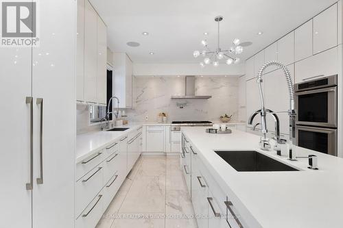 69 Glenforest Drive, Vaughan, ON - Indoor Photo Showing Kitchen With Upgraded Kitchen