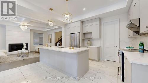 7 Fauchard Street, Richmond Hill, ON - Indoor Photo Showing Kitchen With Upgraded Kitchen