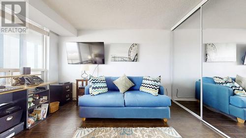 907 - 8501 Bayview Avenue, Richmond Hill, ON - Indoor Photo Showing Living Room