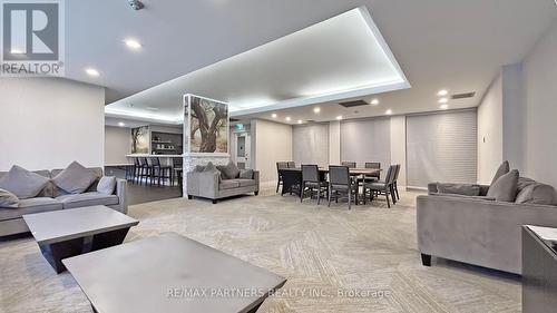 907 - 8501 Bayview Avenue, Richmond Hill, ON - Indoor Photo Showing Living Room