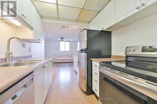 808 - 820 Burnhamthorpe Road, Toronto, ON - Indoor Photo Showing Kitchen