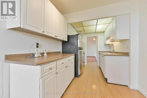 808 - 820 Burnhamthorpe Road, Toronto, ON - Indoor Photo Showing Kitchen