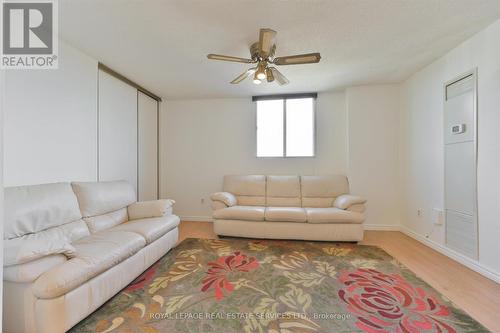 808 - 820 Burnhamthorpe Road, Toronto, ON - Indoor Photo Showing Living Room