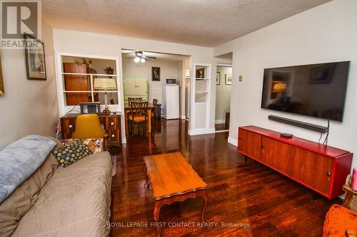 104 - 25 Meadow Lane, Barrie, ON - Indoor Photo Showing Living Room