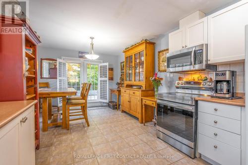 112 Crompton Drive, Barrie, ON - Indoor Photo Showing Kitchen