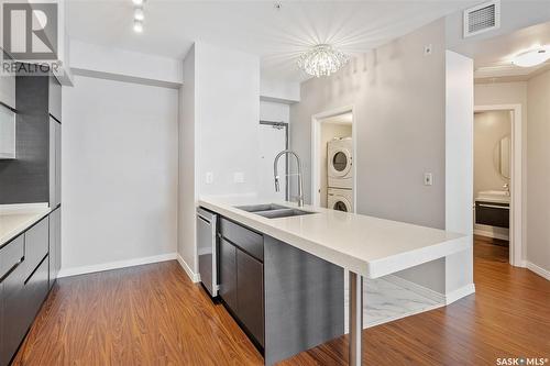 214 225 Maningas Bend, Saskatoon, SK - Indoor Photo Showing Kitchen With Double Sink With Upgraded Kitchen