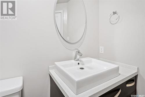 214 225 Maningas Bend, Saskatoon, SK - Indoor Photo Showing Bathroom