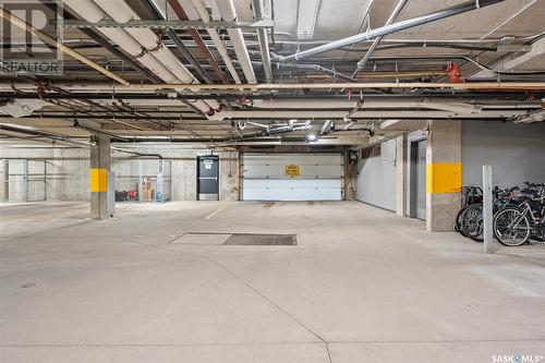 214 225 Maningas Bend, Saskatoon, SK - Indoor Photo Showing Garage