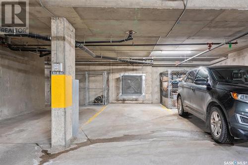 214 225 Maningas Bend, Saskatoon, SK - Indoor Photo Showing Garage