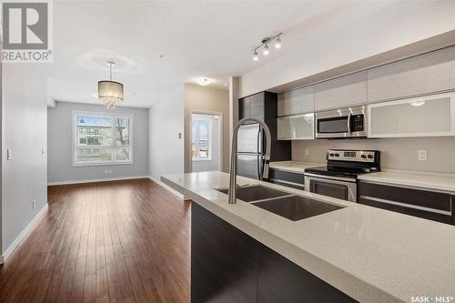 214 225 Maningas Bend, Saskatoon, SK - Indoor Photo Showing Kitchen With Stainless Steel Kitchen With Double Sink With Upgraded Kitchen