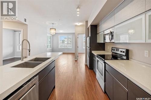 214 225 Maningas Bend, Saskatoon, SK - Indoor Photo Showing Kitchen With Stainless Steel Kitchen With Double Sink With Upgraded Kitchen