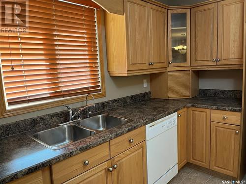 202 1225 Stockton Street N, Regina, SK - Indoor Photo Showing Kitchen