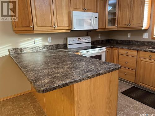 202 1225 Stockton Street N, Regina, SK - Indoor Photo Showing Kitchen