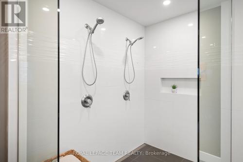 441 Hartleigh Avenue, Ottawa, ON - Indoor Photo Showing Bathroom