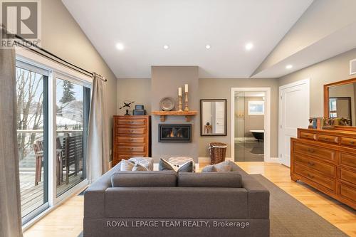 441 Hartleigh Avenue, Ottawa, ON - Indoor Photo Showing Living Room With Fireplace