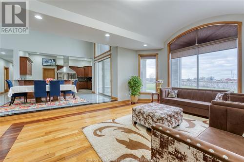 9225 Short Malden Road, Lasalle, ON - Indoor Photo Showing Living Room