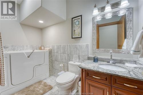 9225 Short Malden Road, Lasalle, ON - Indoor Photo Showing Bathroom