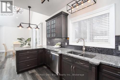 635 18Th Street E, Owen Sound, ON - Indoor Photo Showing Kitchen With Double Sink With Upgraded Kitchen