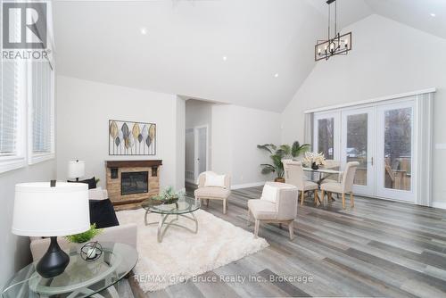 635 18Th Street E, Owen Sound, ON - Indoor Photo Showing Living Room With Fireplace