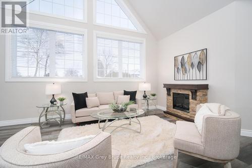 635 18Th Street E, Owen Sound, ON - Indoor Photo Showing Living Room With Fireplace