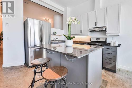 447 - 155 Dalhousie Street, Toronto, ON - Indoor Photo Showing Kitchen With Upgraded Kitchen