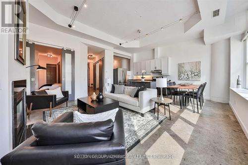 447 - 155 Dalhousie Street, Toronto, ON - Indoor Photo Showing Living Room