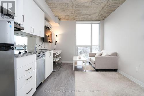 726 - 1900 Simcoe Street N, Oshawa, ON - Indoor Photo Showing Kitchen