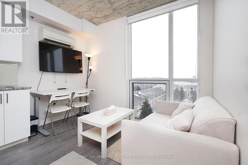 726 - 1900 Simcoe Street N, Oshawa, ON - Indoor Photo Showing Living Room