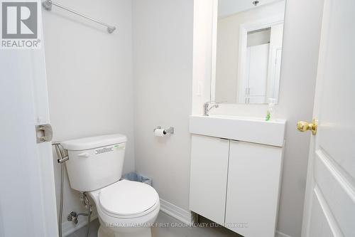 726 - 1900 Simcoe Street N, Oshawa, ON - Indoor Photo Showing Bathroom