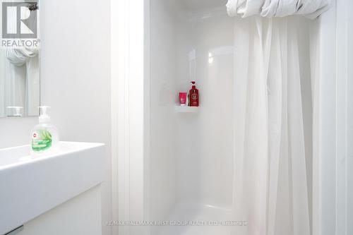 726 - 1900 Simcoe Street N, Oshawa, ON - Indoor Photo Showing Bathroom