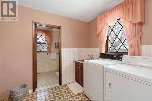 412 Mersea Rd 3, Leamington, ON - Indoor Photo Showing Laundry Room