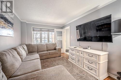 56 Draper Crescent, Barrie, ON - Indoor Photo Showing Living Room